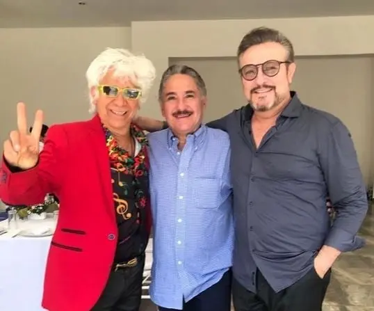 Era el esposo de Victoria, quien la traiciona con una mujer más joven y siempre está angustiado por su edad.