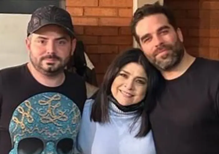 Era una esposa y ama de casa de 50 años que al cumplir 25 años de casada se entera que su esposo la traicionó por una mujer más joven.