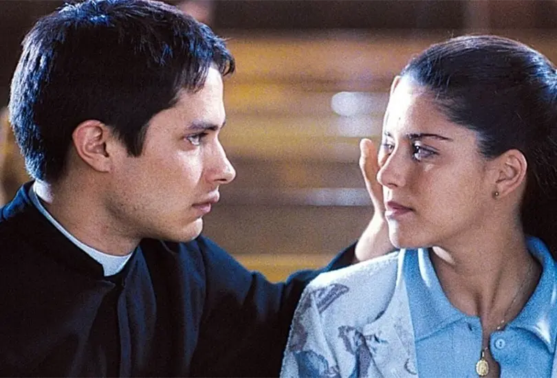 Esta pel&iacute;cula mexicana, basada en la novela hom&oacute;nima del escritor portugu&eacute;s Eca de Queir&oacute;s, fue estrenada en el a&ntilde;o 2002.  Te mostramos c&oacute;mo luce el elenco de El crimen del padre Amaro, tras 20 a&ntilde;os.