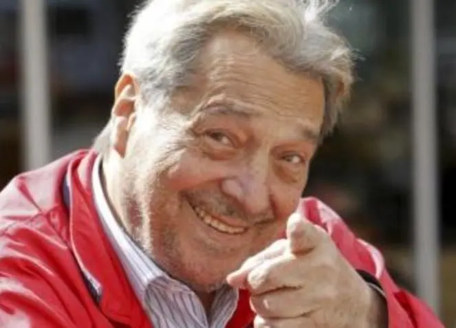 Era el sacerdote oficial de la parroquia de Los Reyes, quien cometía actos de corrupción y tenía un romance con una feligrés. El actor murió en 2012.