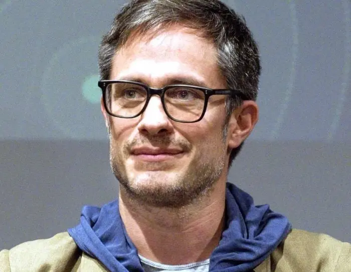 Era un joven y recién ordenado sacerdote que es enviado por el obispo al pueblo de Los Reyes para auxiliar al padre Benito. Se siente atraído por una joven del pueblo, a quien seduce y obliga a someterse a un aborto con tal de mantener intacta su reputación.