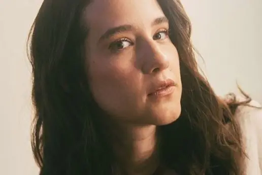 Era la hermana menor de Renata, quien padec&iacute;a alcoholismo, y no estaba de acuerdo con la relaci&oacute;n de su hermana con Ulises.