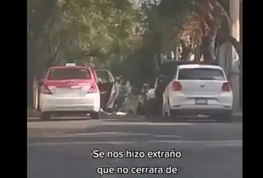 Las mujeres querían arrojarse del taxi. 