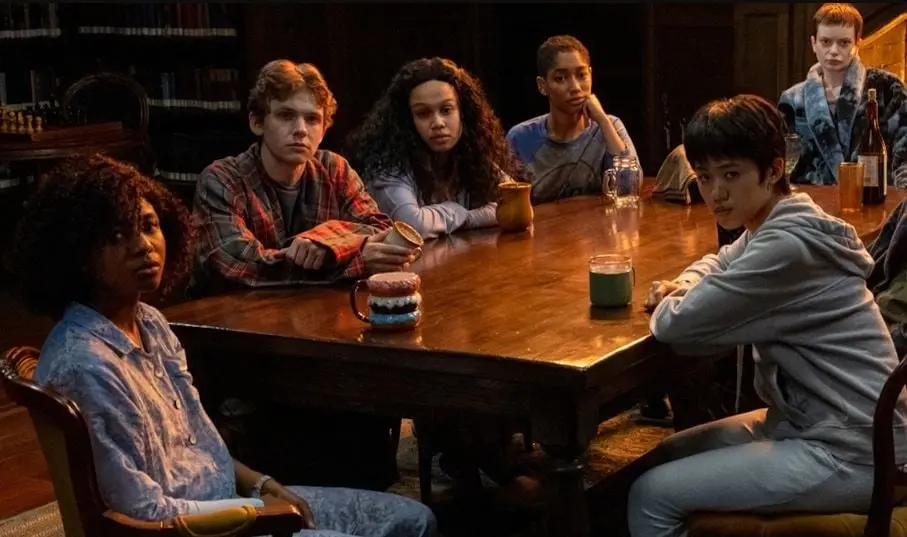 En un hospital para adolescentes con enfermedades terminales, un grupo hace un pacto: el primero que muera debe enviar una se&ntilde;al desde el m&aacute;s all&aacute;.