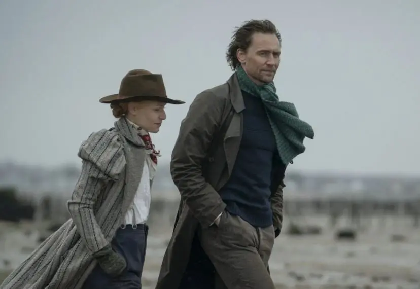 La viuda Cora Seaborne se muda a Essex a investigar a una m&iacute;tica serpiente que al parecer asesin&oacute; a una adolescente. Ah&iacute; conoce a un pastor con quien tiene una conexi&oacute;n inmediata.