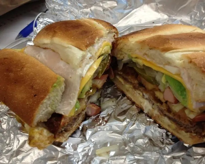 Esta torta que incluye “un poco de todo” fue despreciada por los paladares de Taste Atlas.