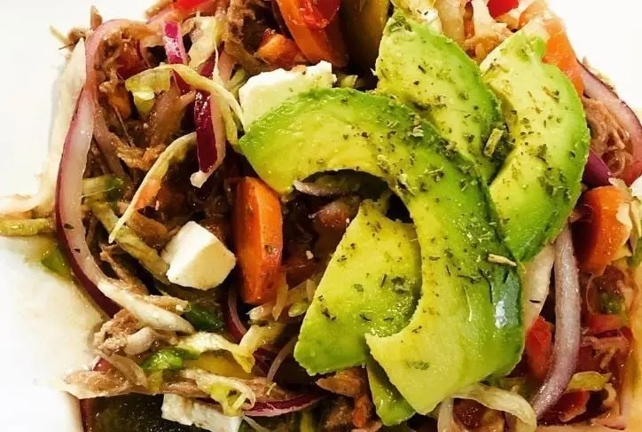 Esta especie de ensalada de carne, acompañada de tortillas o tostadas, tampoco fue del gusto de los evaluadores de Taste Atlas.