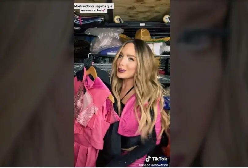 La doble de Belinda presumi&oacute; sus regalos. 