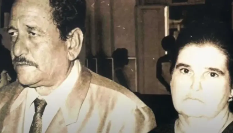 Naci&oacute; el 13 de noviembre de 1953; fue el primog&eacute;nito de Andr&eacute;s L&oacute;pez Ram&oacute;n y de Manuela Obrador Gonz&aacute;lez, comerciantes tabasque&ntilde;os y veracruzanos.