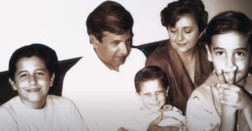 En 1980 se cas&oacute; con Roc&iacute;o Beltr&aacute;n Medina y en 1982 naci&oacute; su primer hijo, Jos&eacute; Ram&oacute;n L&oacute;pez Beltr&aacute;n. En ese a&ntilde;o se convirti&oacute; en el coordinador de la campa&ntilde;a de Enrique Gonz&aacute;lez Pedrero a la gubernatura de Tabasco. 