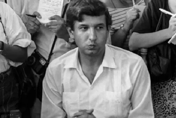 En 1984 viaj&oacute; a la capital para asumir la Direcci&oacute;n de Promoci&oacute;n Social del Instituto Nacional del Consumidor, y dos a&ntilde;os despu&eacute;s, public&oacute; su libro 'Los primeros pasos', Tabasco 1810-1867'. 