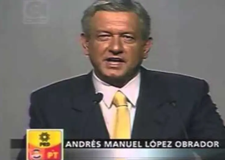 Luego de que intentaron desaforarlo, se convirti&oacute; en el candidato a la presidencia, enfrent&aacute;ndose a Felipe Calder&oacute;n. Las elecciones favorecieron a Calder&oacute;n, y AMLO se manifest&oacute; en contra de los resultados alegando fraude electoral. En noviembre de 2006, los simpatizantes de L&oacute;pez Obrador lo proclamaron 'presidente leg&iacute;timo' en una concentraci&oacute;n en el Z&oacute;calo.
