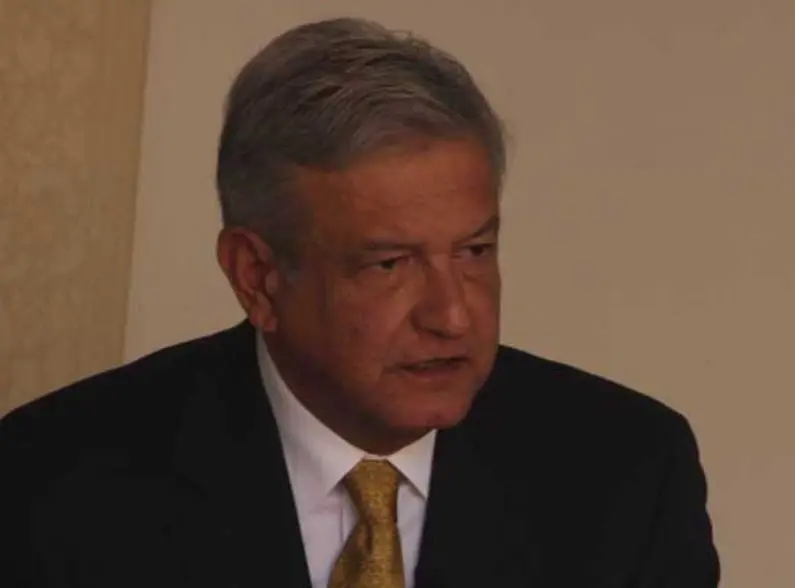 En 2012 contendi&oacute; nuevamente por la Presidencia de M&eacute;xico, pero result&oacute; ganador Enrique Pe&ntilde;a Nieto. Tras esto, AMLO se aboc&oacute; a la defensa del sector energ&eacute;tico, realizando consultas, llamados y marchas a fin de convocar a la discusi&oacute;n de la Reforma Energ&eacute;tica.