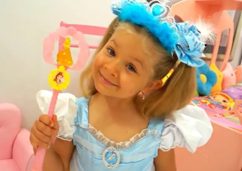 El canal infantil estadounidense de contenido infantil orientado al juego de roles tiene 104 millones de suscriptores.