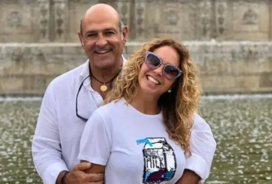 Al igual que la cantante, también el empresario se divorció de su primer matrimonio Al igual que la cantante, también el empresario se divorció de su primer matrimonio
