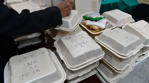 El diputado de Morena intentó disculparse con la prensa ofreciéndole tortas a los periodistas Créditos: Especial El diputado de Morena intentó disculparse con la prensa ofreciéndole tortas a los periodistas Créditos: Especial