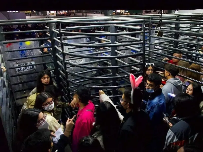 A cientos de personas se les neg&oacute; el acceso por irregularidades en sus boletos Cr&eacute;ditos: Especial 