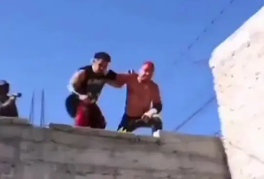 Luchadores ´se rifaron un tiro´ en la azotea de una casa Créditos: Captura de pantalla 