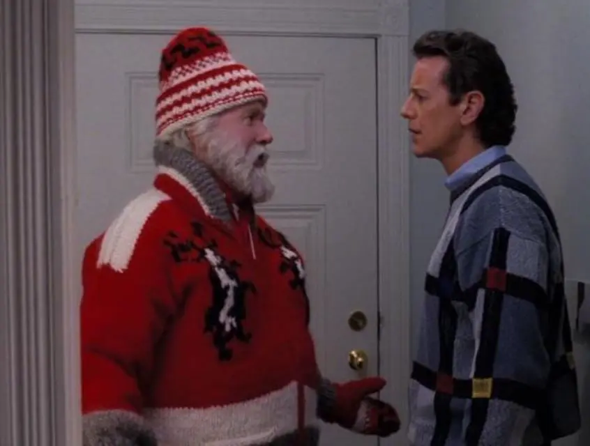 Un publicista sustituye al hombre barbado y barrigón después de que se cae por el tejado de su casa en la víspera de Navidad.