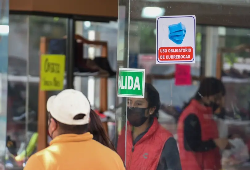 La secretar&iacute;a de salud de Nuevo Le&oacute;n, Alma Rosa Marroqu&iacute;n, inform&oacute; que el cubrebocas y el gel antibacterial ser&aacute; obligatorio en espacios cerrados