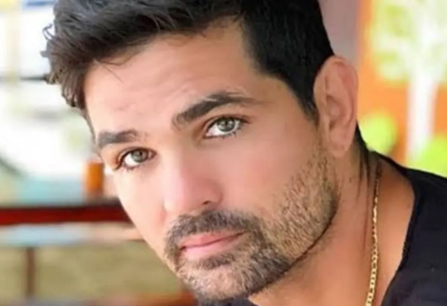 En enero de 2020, el actor sufrió un robo con violencia. 'Espero que les sirva de algo lo que me robaron, con eso no van a solventar nada de sus vidas, yo quiero lo mejor para ustedes incluso, porque a pesar de que me da mucho coraje lo que me acaban de hacer, no me dejan de dar lástima', afirmó.