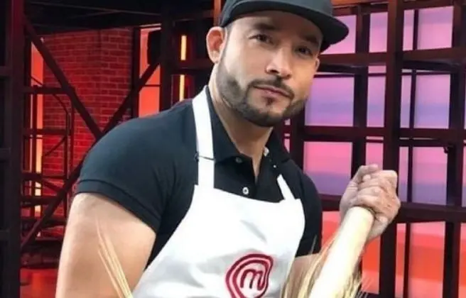 En la primera edici&oacute;n de MasterChef Celebrity, el cantante se coron&oacute; como ganador.