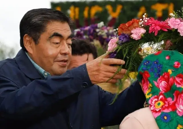 Con esta frase hizo referencia a la muerte de la exgobernadora Martha Érika Alonso y su esposo en un accidente aéreo, tras el cual él llegó al cargo como Gobernador del estado.