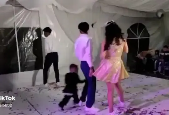 VIDEO: Niño choca con quinceañera durante el vals