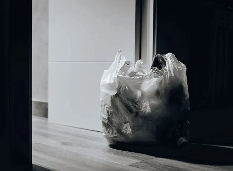 En el último día del año no saques ni la basura, o eso desechará tu buena fortuna.