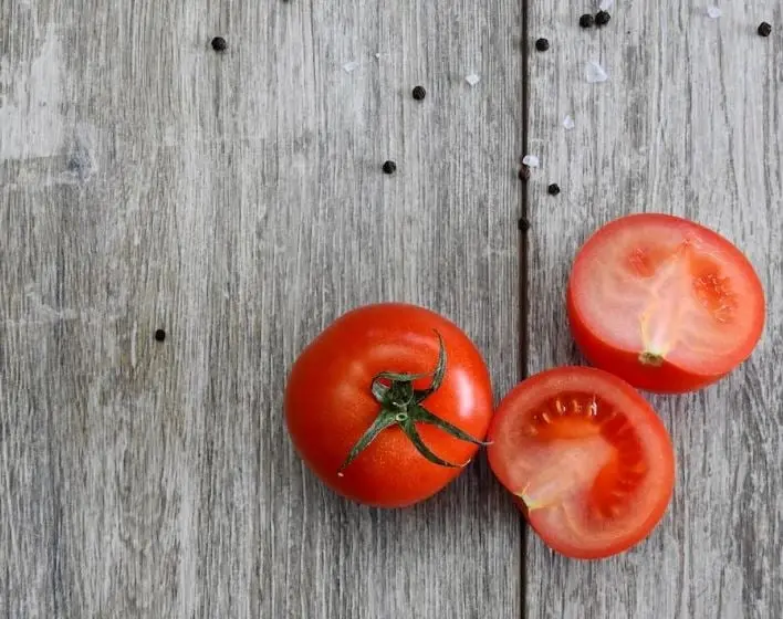 Te presentamos los alimentos que no debes meter al refrigerador pues pueden acelerar su proceso de descomposición o perder su sabor original al hacerlo.