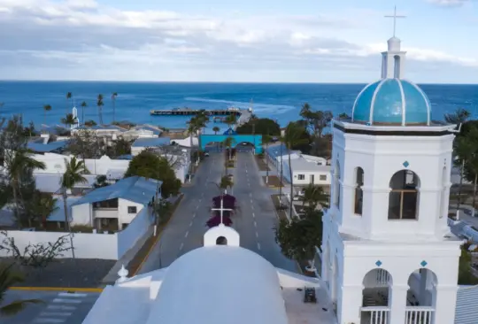 Los paquetes turísticos de Islas Marías van desde los 5 mil 455 hasta los 8 mil 050 pesos según el gusto de los turistas. El hospedaje cuenta con villas dobles y sencillas, buffet y menú a la carta en restaurante y terraza.