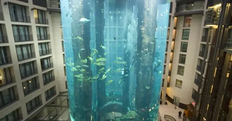 El AquaDom era el acuario cilíndrico más grande del mundo Foto Radissonhotels.com