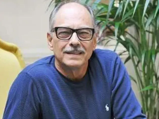 Era el patriarca de la familia, tío de Jade y Latiffa.