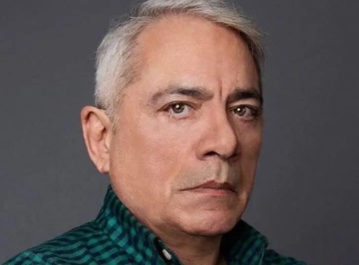 Era un científico que clona a Diego.