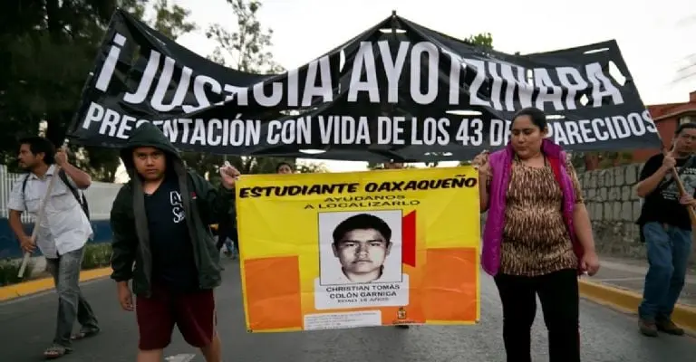 Familiares de los desaparecidos de Ayotzinapa. Foto: especial.