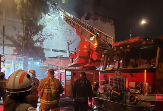 El incendio de una bodega de tenis del barrio de Tepito ocurrió en la esquina de Eje 1 Norte y González Ortega, en la colonia Morelos de la Cuauhtémoc.