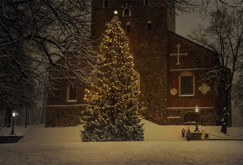 El origen de esta tradici&oacute;n se remonta al siglo VII cuando el evangelizador San Bonifacio acudi&oacute; a Alemania a llevar la palabra de Dios