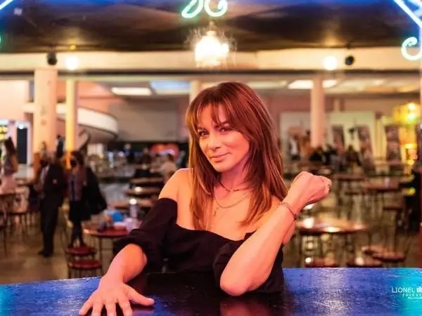 Era una humilde recolectora que se enamor&oacute; de Diego, pero al no poder estar juntos, viaja a la Ciudad de M&eacute;xico donde se cambi&oacute; el nombre e inicia una carrera como asistente.