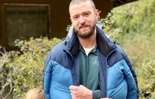 El actor y cantante ha dado a conocer que le encanta practicar yoga al menos una o dos veces por semana.