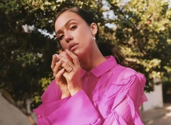 De acuerdo con informaci&oacute;n del diario "Los &Aacute;ngeles Times", la actriz adora practicar el hot yoga y el yoga modelador.