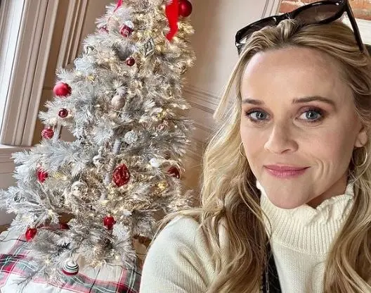 La actriz de "Legalmente rubia" es amante del yoga y suele practicarlo las veces que puede.