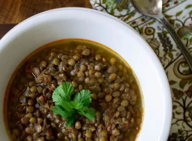 La fibra ayuda a que las personas se sientan con menos hambre y por lo tanto, puedan mantener un peso saludable, según Mayo Clinic. Estos son los alimentos que contienen más fibra. La fibra ayuda a que las personas se sientan con menos hambre y por lo tanto, puedan mantener un peso saludable, según Mayo Clinic. Estos son los alimentos que contienen más fibra.