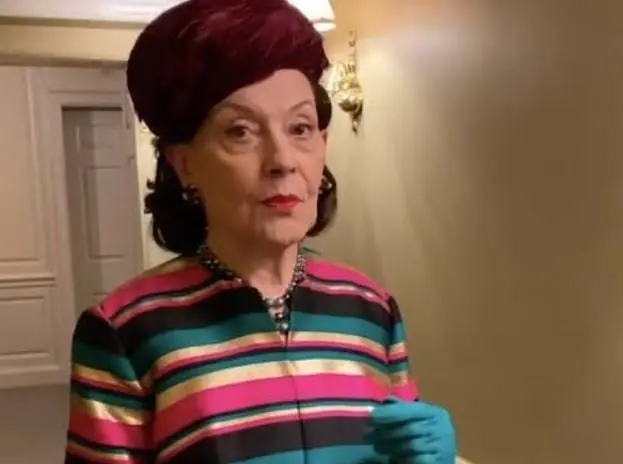 Era la esposa de Richard, una mujer de clase alta que era madre de Lorelai y abuela de Rory.