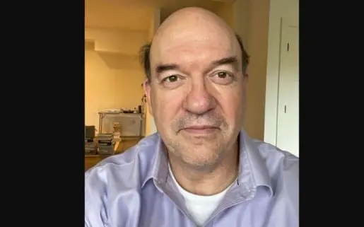 Era el vecino de los Weaver y padre de Jessica.