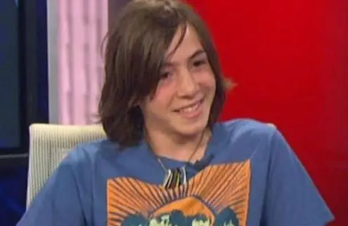 Era el hijo menor de Cal, quien estaba enamorado de su niñera. El actor se retiró del cine.