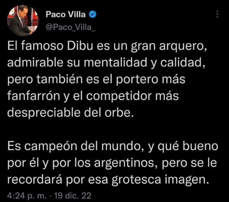 El comentarista criticó al arquero argentino por un gesto obsceno que hizo en la Copa Qatar 2022. Imagen @Paco_Villa_