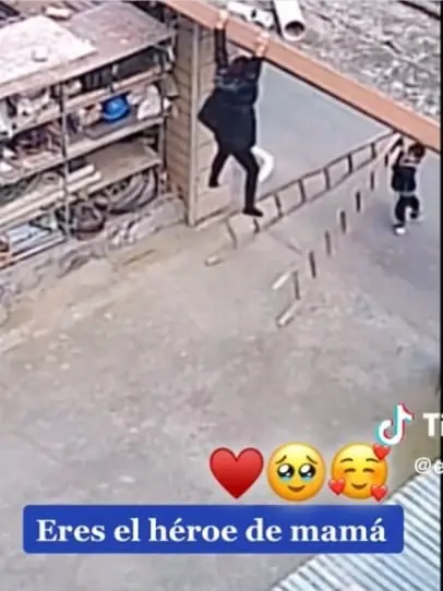Peque&ntilde;o h&eacute;roe: Ni&ntilde;o salva a su mam&aacute; de un accidente | VIDEO