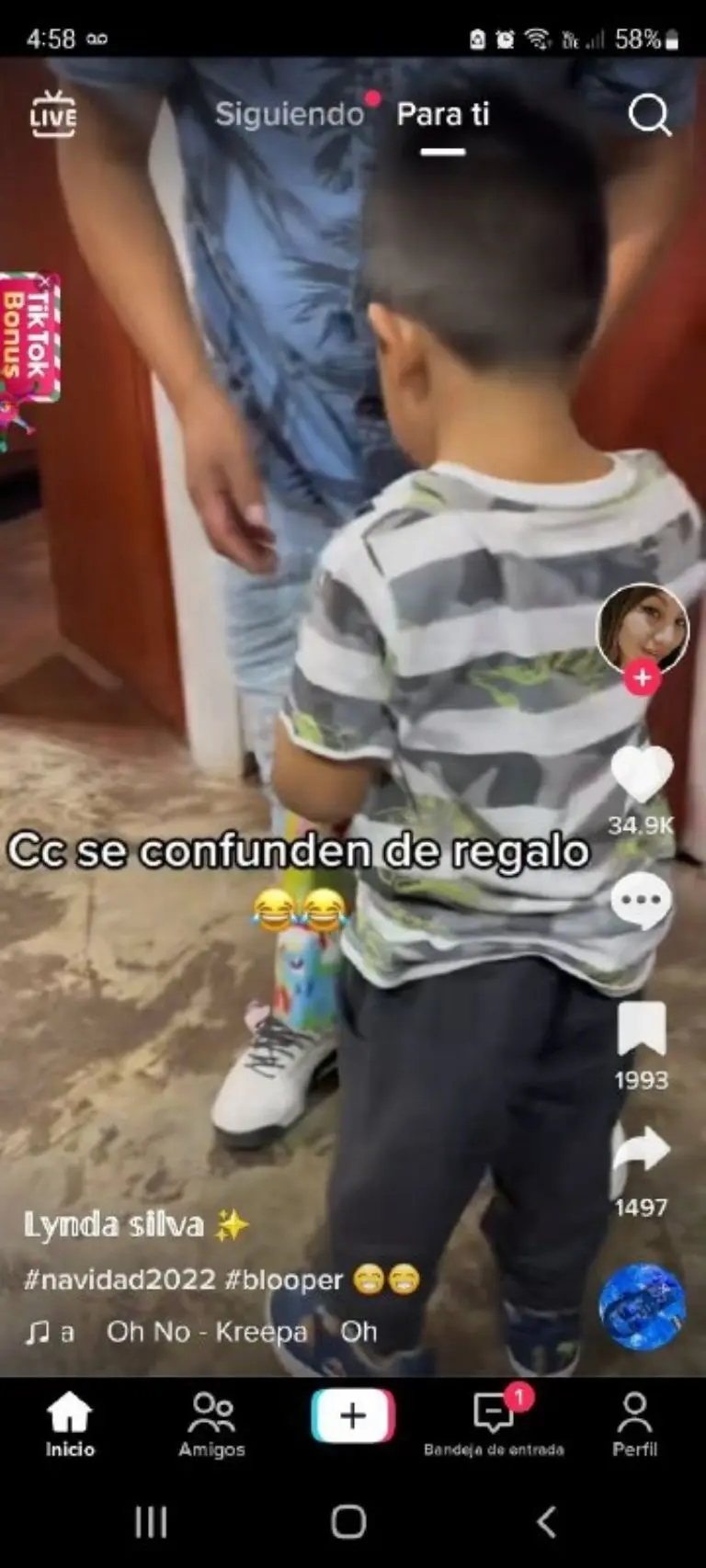 Niño llora por regalo de Barbie - Tomada de video
