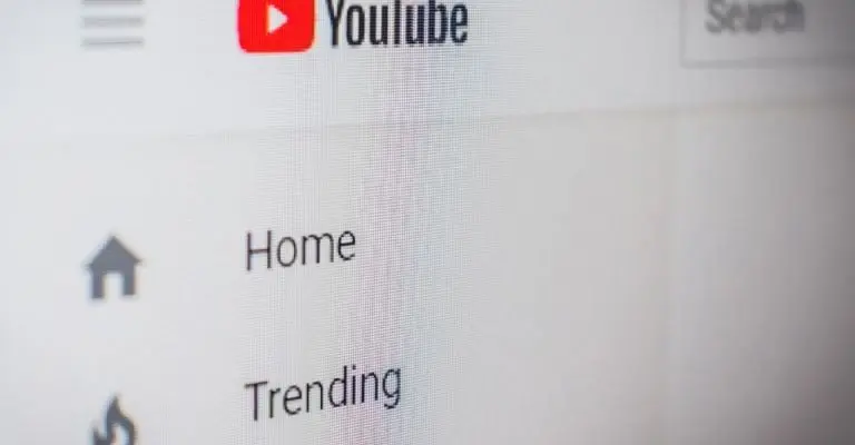 Un momento memorable que permanece en YouTube es el Show de Medio Tiempo del Super Bowl, con Dr.Dre, Eminem, Snoop Dogg y 50 Cent. Imagen: Christian Wiediger, Unsplash.