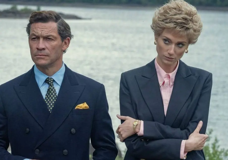 Esta dramatización, inspirada en hechos reales, relata la vida de la reina Isabel II y los sucesos políticos y personales que han definido su reinado.